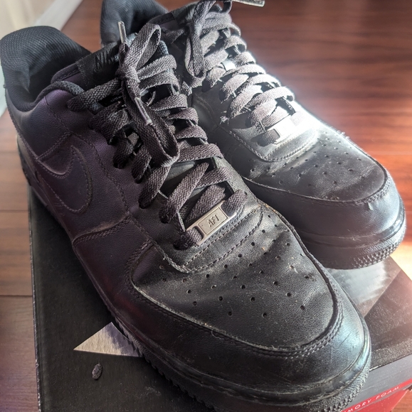 Nike Air Force Men Sneakers - Picture 2 of 5